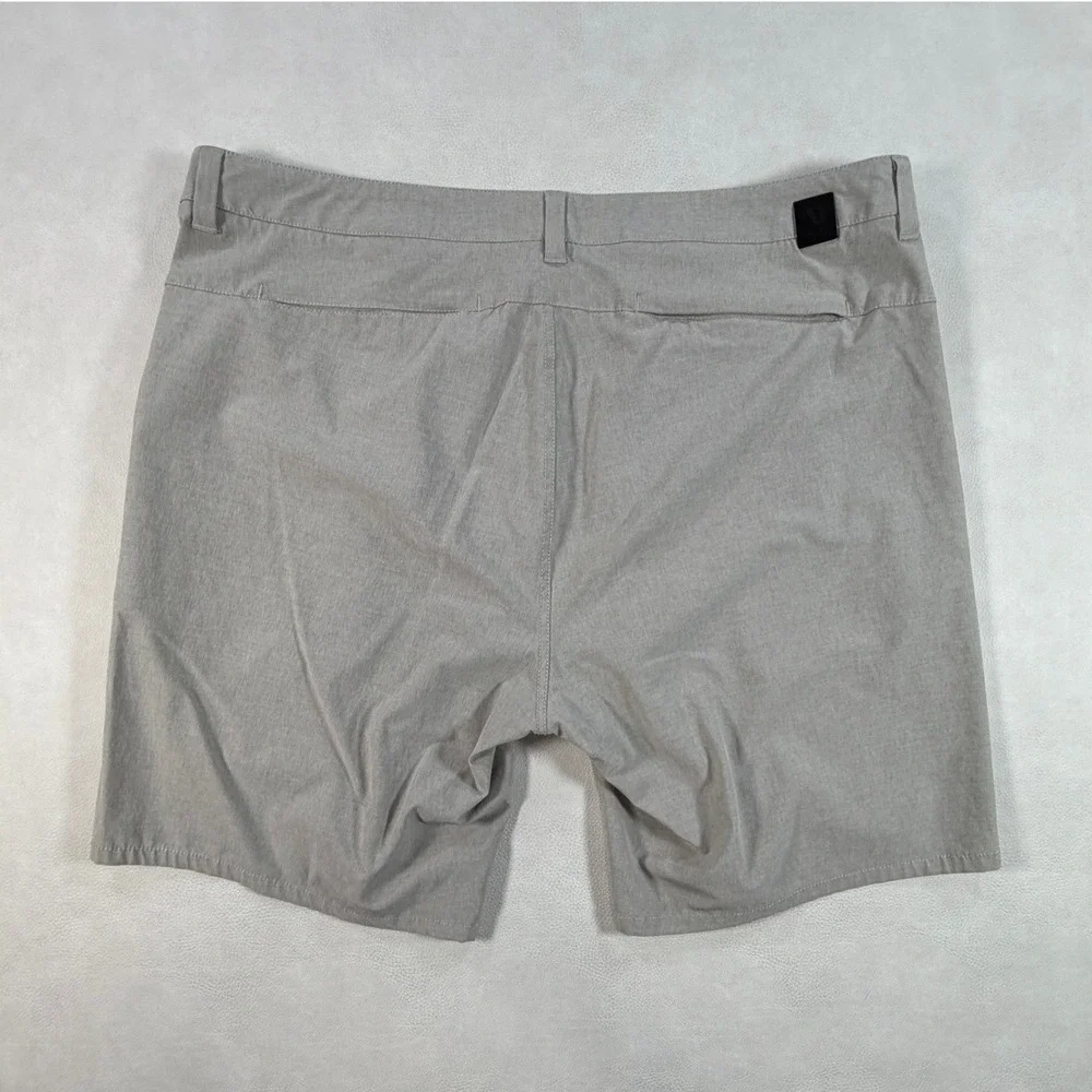 Vuori‎ Aim Shorts Mens 41 Gray Heather Performance Stretch Tech Chino V368